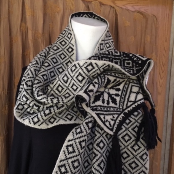 Anne Klein Reversible Winter Scarf - Picture 2 of 4